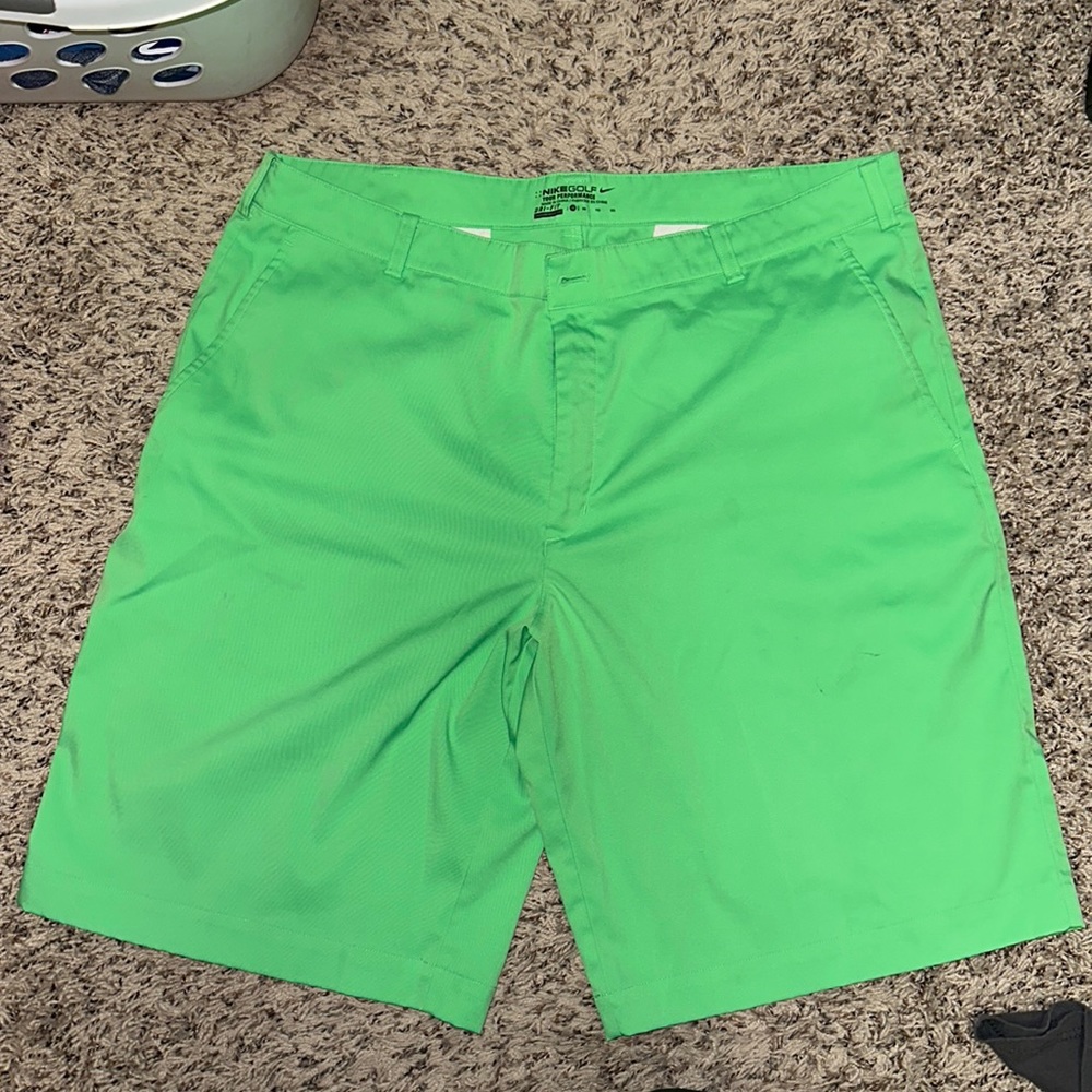 Men’s golf shorts